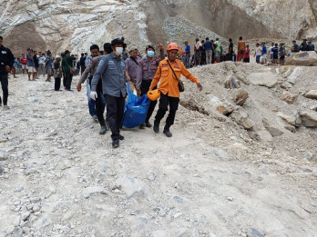 Pencarian Korban Longsor Tambang Gunung Kuda Dihentikan