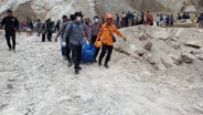 Pencarian Korban Longsor Tambang Gunung Kuda Dihentikan