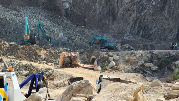 Longsor Gunung Kuda Cirebon: 21 Jiwa Tewas dan 4 Lainnya Masih Hilang