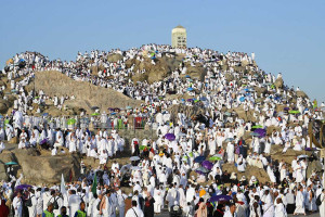 Umat Islam Memadati Jabal Rahmah Jelang Wukuf di Arafah