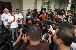 Menteri ESDM Bahlil Lahadalia Hentikan Sementara Operasi Pertambangan Nikel di Raja Ampat Papua