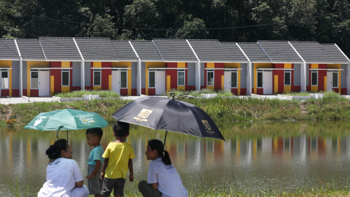 Debate Over Downsizing Subsidized Housing: Between Urban Necessity and Livability Standards