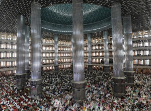 Umat Muslim di Berbagai Daerah Menggelar Salat Iduladha