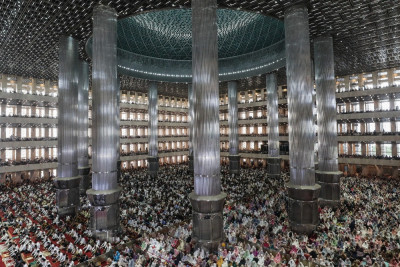 Umat Muslim di Berbagai Daerah Menggelar Salat Iduladha