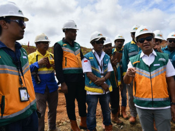 Warga Pulau Gag Minta Bahlil Buka Kembali Operasi Tambang Nikel