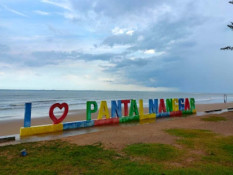 Pantai Manggar Dibanjiri 6.681 Wisatawan saat Libur Iduladha 2025