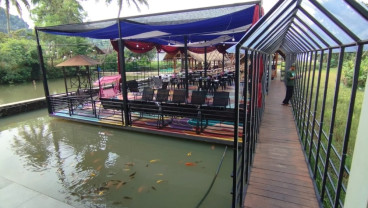 Reys Cafe & Saung Baso Kampung Nila Kawali: Kuliner Sedap di Atas Kolam Budi Daya Ikan
