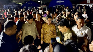 Malam-Malam Wapres Gibran Menyambangi Korban Kebakaran Kapuk Muara