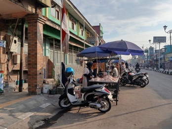 PKL Kembali Kuasai Kawasan Batik Trusmi Cirebon, Penataan Ala Malioboro Gagal Total