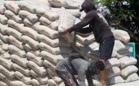 Celah Pemulihan Emiten Semen SMGR & INTP Saat Efisiensi Anggaran Pemerintah