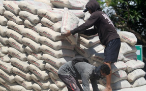 Celah Pemulihan Emiten Semen SMGR & INTP Saat Efisiensi Anggaran Pemerintah