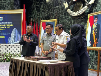 Momen Pramono Anung Ulang Tahun, Tiup Lilin dan Potong Kue di Balai Kota
