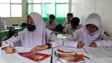 Pendaftar SPMB 2025 Jabar Capai 64.000 Siswa, Server Sempat Keteteran