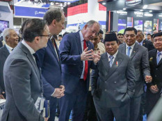 Prabowo dan CEO KNDS Teken 5 MoU Pertahanan RI-Prancis di Indo Defence 2025