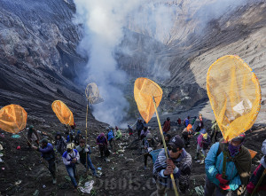 Upacara Yadnya Kasada di Gunung Bromo