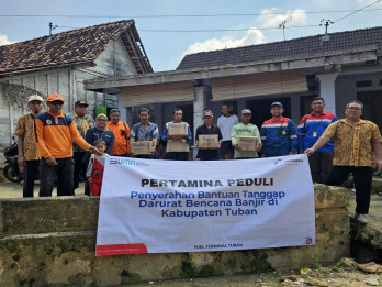 Bantu Warga Terdampak Banjir, Pertamina FT Tuban Salurkan 100 Kompor
