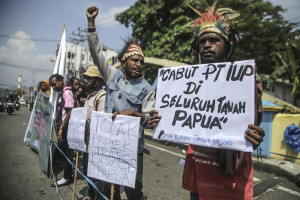 Aksi Tuntut Pencabutan Izin Tambang Nikel di Raja Empat