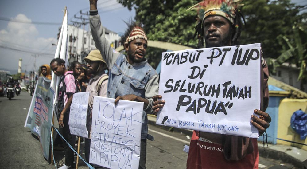 Aksi Tuntut Pencabutan Izin Tambang Nikel di Raja Empat