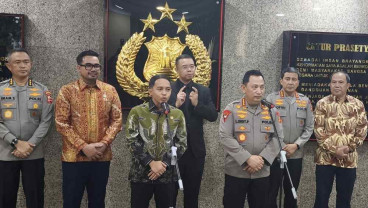 Kapolri Kirim 700 Buruh Korban PHK ke Perusahaan di Cirebon dan Brebes