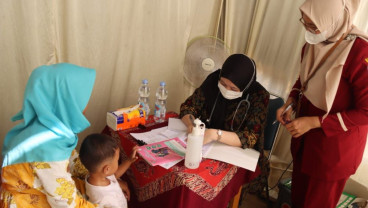Korban Banjir Rob Demak Dapat Bantuan Sembako dan Cek Kesehatan Gratis