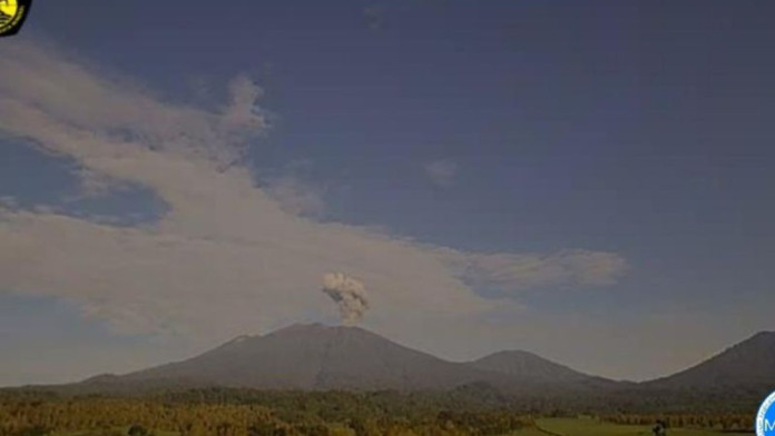 Gunung Raung Kembali Erupsi Pagi Hari Ini, Tinggi Letusan 1.200 Meter