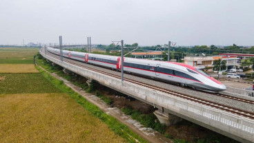 Wamenhub Sebut Proyek Kereta Cepat Jakarta—Surabaya Mulai Dilirik Investor