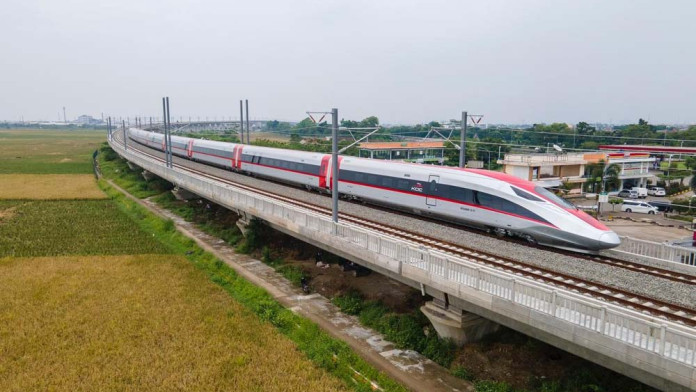 Wamenhub Sebut Proyek Kereta Cepat Jakarta—Surabaya Mulai Dilirik Investor