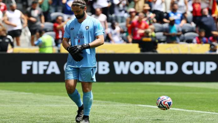 Kiper Auckland City Rela Cuti Kerja demi Piala Dunia Antarklub, Langsung Dibantai Munchen