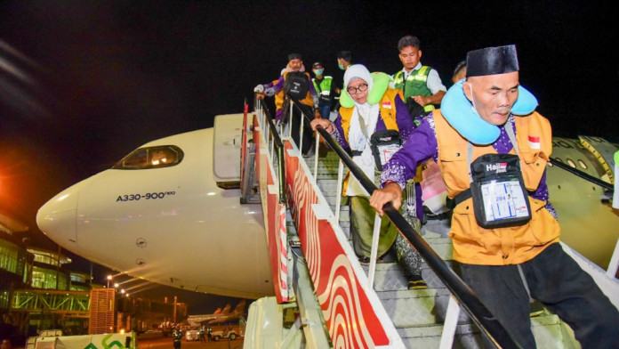 Bandara Sepinggan Balikpapan Sambut 360 Jemaah Haji Kloter Pertama