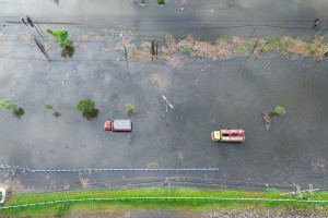 Banjir Rendam Jalanan di Porong Sidoarjo