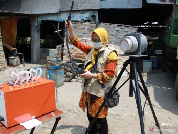 KLH Beberkan Bahaya Pembakaran Sampah Plastik Pada Industri Tahu