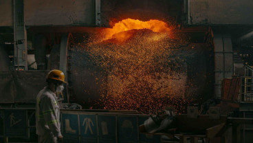 Adu Target Merdeka Copper (MDKA) vs Bumi Resources Minerals (BRMS)