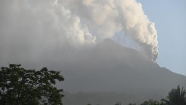 Gunung Lewotobi Laki-laki 6 Kali Erupsi, Aktivitas Vulkanik Dipantau Intensif