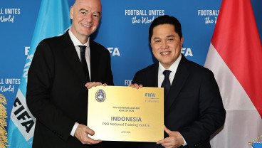Presiden FIFA Berikan Penghargaan FIFA Forward Gold Award ke PSSI