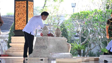 Wapres Gibran Ziarah ke Makam Bung Karno di Blitar