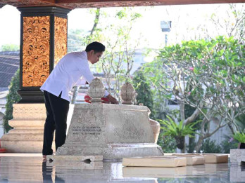 Wapres Gibran Ziarah ke Makam Bung Karno di Blitar