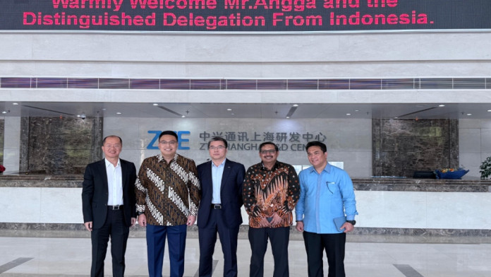 Komdigi Gandeng ZTE Pacu Pusat Riset, Wamen Angga:Transformasi Digital Inklusif