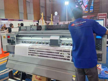 Melihat Canggihnya Mesin Cetak yang Diperkenalkan di Pameran Grafika Makassar