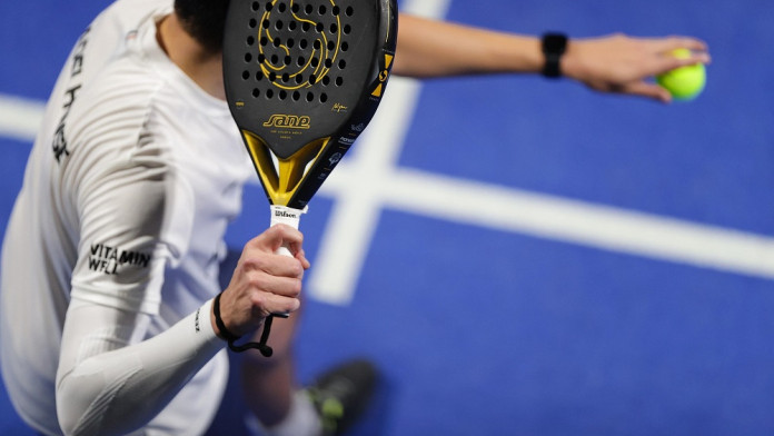 Hampir Serupa, Apa Bedanya Padel dengan Tenis?