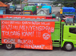 Aksi Unjuk Rasa Supir Truk di Kudus Tolak Aturan Over Dimension Over Load (ODOL)