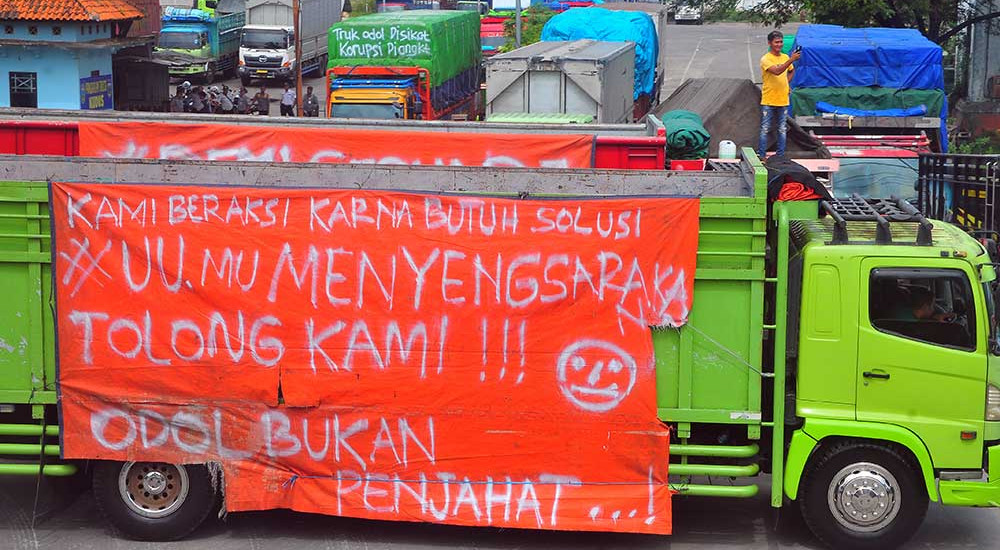Aksi Unjuk Rasa Supir Truk di Kudus Tolak Aturan Over Dimension Over Load (ODOL)