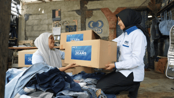 Enaknya Jadi Nasabah PNM, Jeans Decluttering Disulap Jadi Fashion Keren!