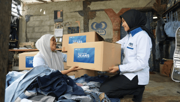 Enaknya Jadi Nasabah PNM, Jeans Decluttering Disulap Jadi Fashion Keren!