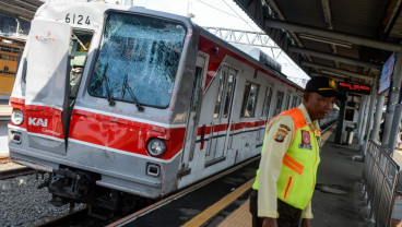 KRL Commuter Line Menabrak Truk di Tangerang