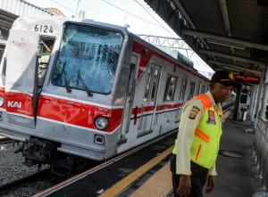 KRL Commuter Line Menabrak Truk di Tangerang