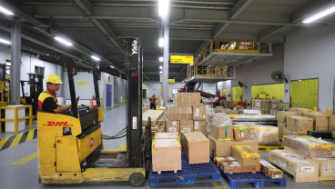 Geliat Logistik RI Prospektif, DHL Group Bidik Sektor Farmasi hingga EBT