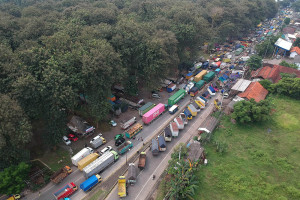 Aksi Blokade Jalan Pantura Batang