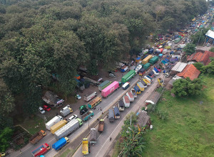 Aksi Blokade Jalan Pantura Batang