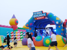 Libur Sekolah, Wahana Inflatable Terbesar Dibuka
