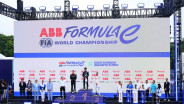 Pramono Beri Piala kepada Juara Formula E Jakarta 2025, Adik Prabowo Hadir